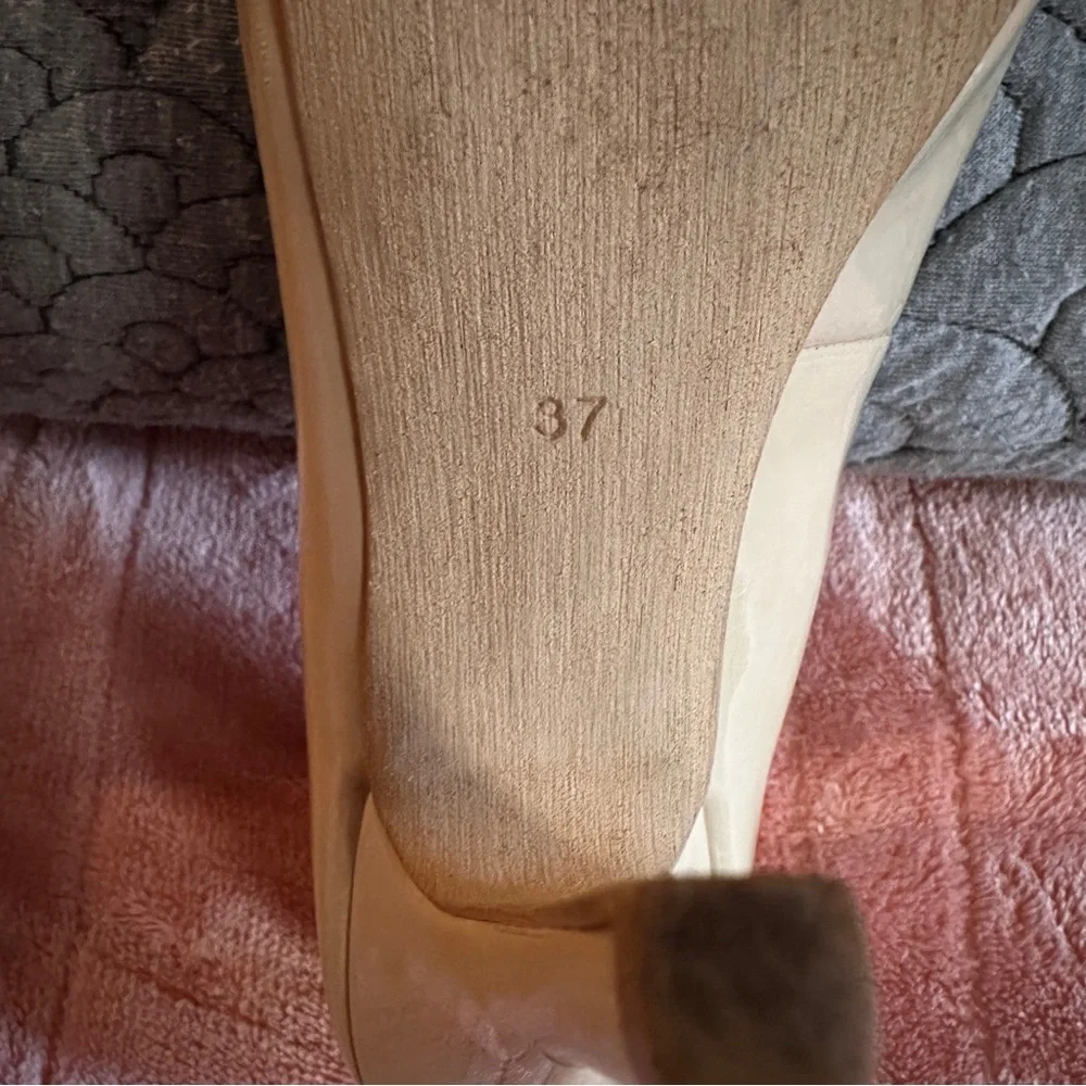 💋 Sleek Nude Patent Platform Pumps – Size 37 (US 6.5) 💋 - Picture 8 of 8